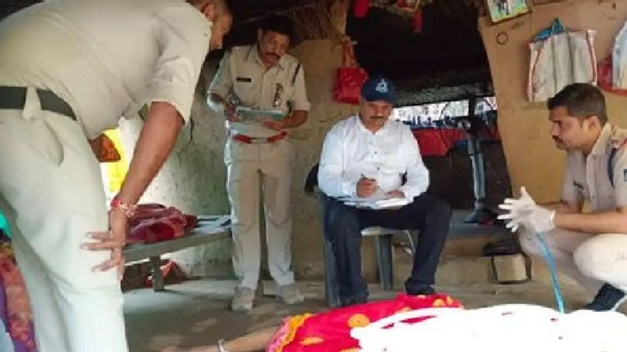 9 साल छोटे BF ने पहले बनाए संबंध, फिर GF के सिर पेट, हाथ, खोपड़ी...हर हिस्से में दिया मौत का जख्म 9 साल छोटे BF ने पहले बनाए संबंध, फिर GF के सिर पेट, हाथ, खोपड़ी...हर हिस्से में दिया मौत का जख्म