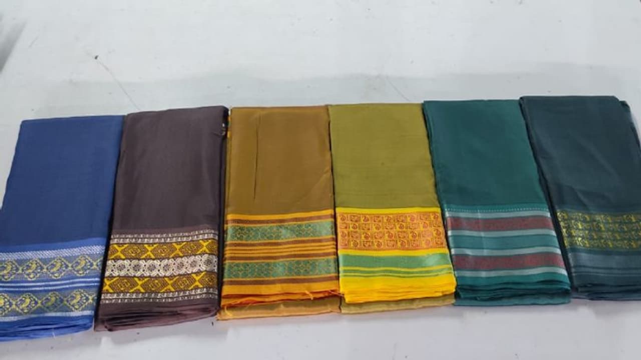 రేపటి నుంచి బతుకమ్మ చీరల పంపిణీ.. వెల్లడించిన మంత్రి కేటీఆర్ రేపటి నుంచి బతుకమ్మ చీరల పంపిణీ.. వెల్లడించిన మంత్రి కేటీఆర్