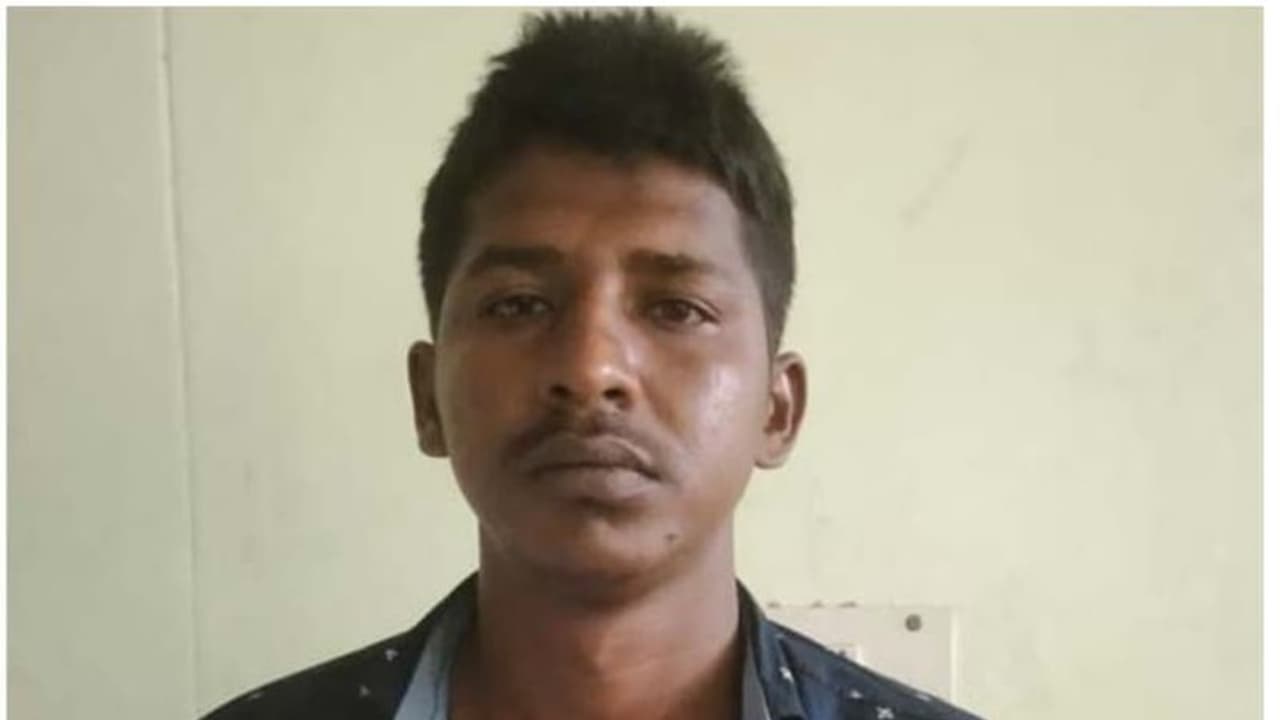  உயிருக்கு உயிரா லவ் பண்ணேன்.. நீ என்ன ஜெயிலுக்கு அனுப்பிட்டே.. தாய், மகளை வீடு புகுந்து வெட்டிய வக்கீல். 