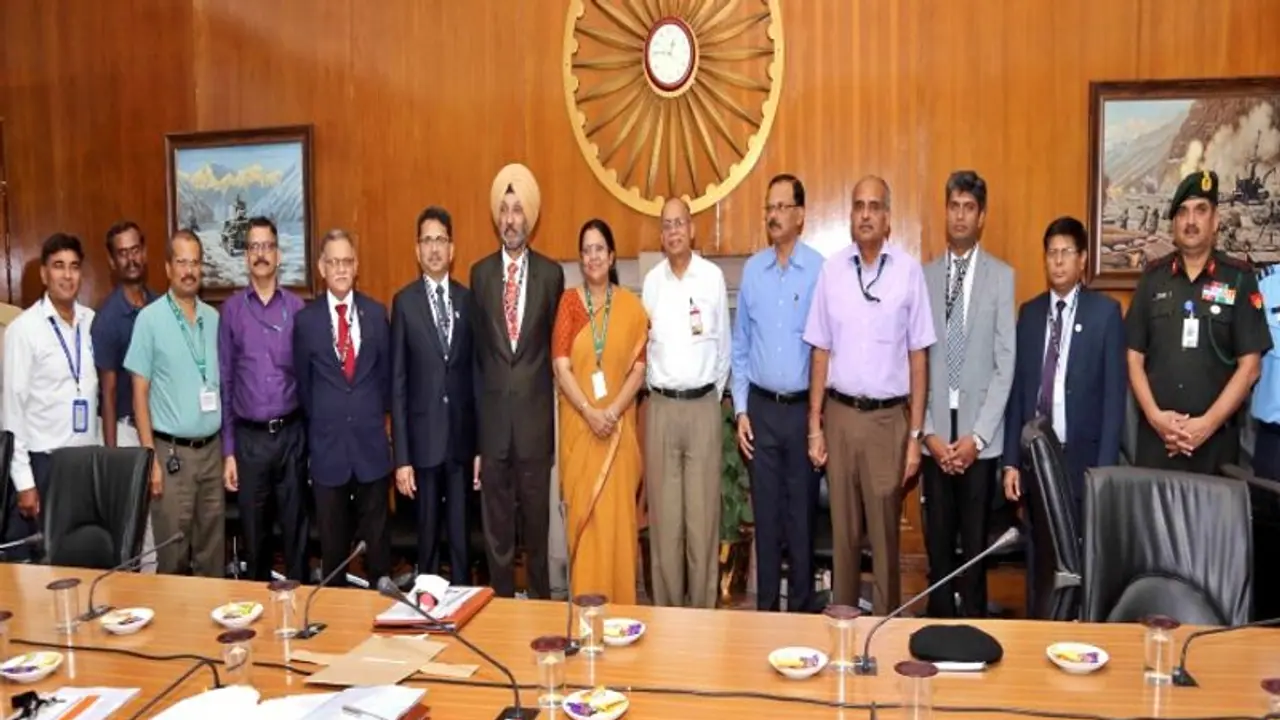 रक्षा विभाग ने बैंक ऑफ बड़ौदा और एचडीएफसी बैंक के साथ किया करार, पूरे भारत में बनेगा पेंशन सेवा केंद्र 