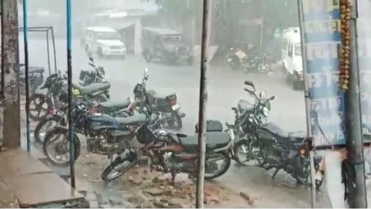 राजस्थान में मौसम के ताजा हालः प्रदेश में जमकर बरसे मेघ, गुरुवार के दिन भी होगी जोरदार बारिश राजस्थान में मौसम के ताजा हालः प्रदेश में जमकर बरसे मेघ, गुरुवार के दिन भी होगी जोरदार बारिश