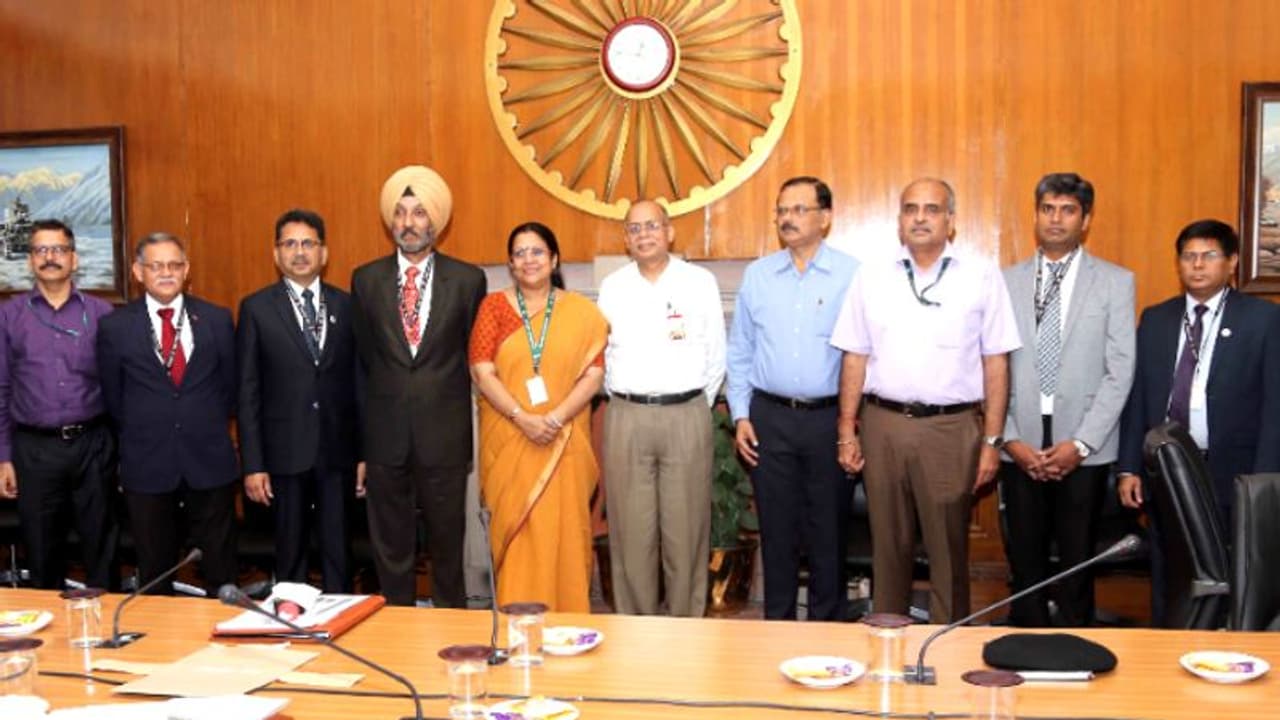 ഇടനിലക്കാരില്ലാതെ പെൻഷൻ; സ്പർശിൻറെ ഭാഗമാകാൻ ഈ രണ്ട് ബാങ്കുകൾ ഇടനിലക്കാരില്ലാതെ പെൻഷൻ; സ്പർശിൻറെ ഭാഗമാകാൻ ഈ രണ്ട് ബാങ്കുകൾ