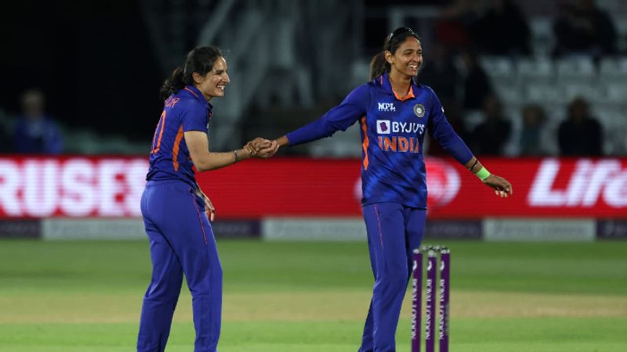 ഹര്മന്പ്രീത് ഹീറോ; ഇംഗ്ലണ്ടിനെ വീഴ്ത്തി ഇന്ത്യന് വനിതകള്ക്ക് ചരിത്ര പരമ്പര ഹര്മന്പ്രീത് ഹീറോ; ഇംഗ്ലണ്ടിനെ വീഴ്ത്തി ഇന്ത്യന് വനിതകള്ക്ക് ചരിത്ര പരമ്പര