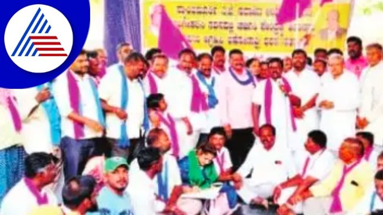 Sadashiva report: ಸದಾಶಿವ ವರದಿ ಕೇಂದ್ರಕ್ಕೆ ಶಿಫಾರಸು ಮಾಡುವಂತೆ ಧರಣಿ Sadashiva report: ಸದಾಶಿವ ವರದಿ ಕೇಂದ್ರಕ್ಕೆ ಶಿಫಾರಸು ಮಾಡುವಂತೆ ಧರಣಿ