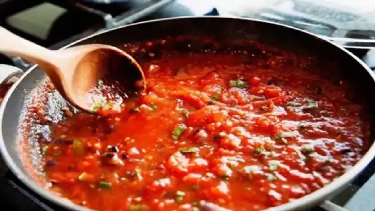 ഭര്ത്താവിന് ഇഷ്ടമുള്ള ഭക്ഷണം മാത്രം പാചകം ചെയ്താല് മതിയോ? വൈറലായി കുറിപ്പ് ഭര്ത്താവിന് ഇഷ്ടമുള്ള ഭക്ഷണം മാത്രം പാചകം ചെയ്താല് മതിയോ? വൈറലായി കുറിപ്പ്