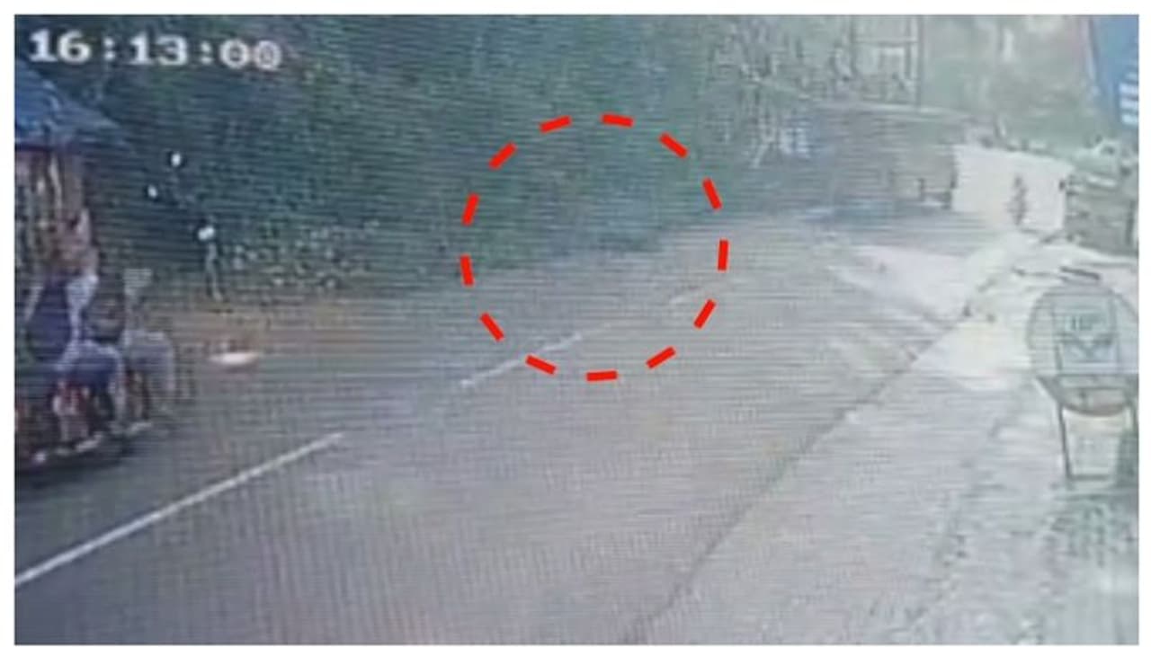 വിദ്യാര്‍ത്ഥി തെറിച്ചുവീണു, ബസ് നിര്‍ത്താതെ കെഎസ്ആര്‍ടിസി ഡ്രൈവറും കണ്ടക്ടറും, ക്രൂരത