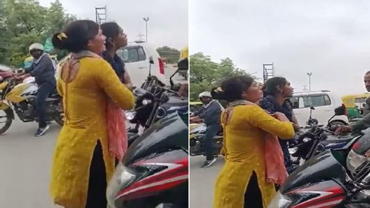 आगरा में युवती को घुमाने लाया पति, पत्नी ने बुरी तरह की पिटाई, प्रेमिका ने महिला की कसम खाकर बोली ऐसी बात आगरा में युवती को घुमाने लाया पति, पत्नी ने बुरी तरह की पिटाई, प्रेमिका ने महिला की कसम खाकर बोली ऐसी बात