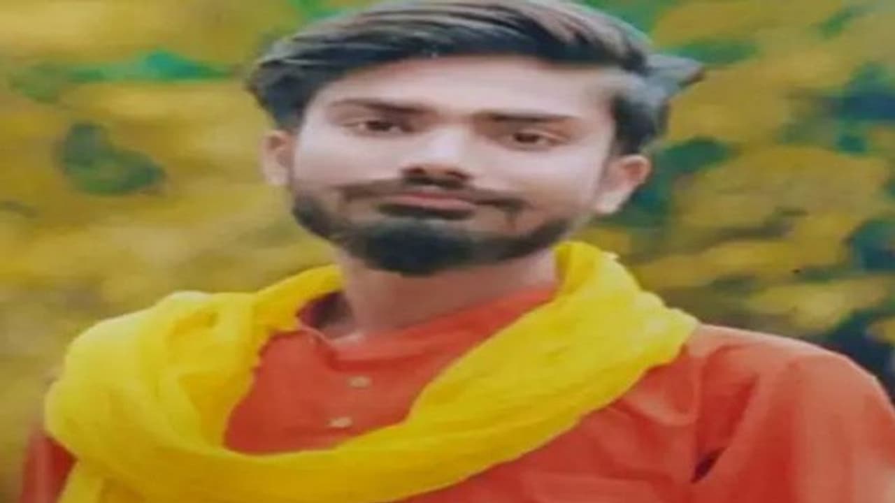 सुल्तानपुर में प्रेमिका से फोन पर आई लव यू बोलकर नदी में लगाई छलांग, 48 घंटे के बाद भी नहीं मिला युवक का शव सुल्तानपुर में प्रेमिका से फोन पर आई लव यू बोलकर नदी में लगाई छलांग, 48 घंटे के बाद भी नहीं मिला युवक का शव