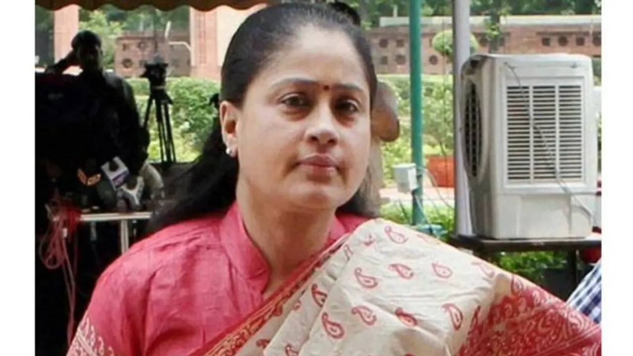 ఏనాడూ పదవి కోరుకోలేదు.. నా పోరాటం బీఆర్ఎస్ కార్యకర్తలపై కాదు..: విజయశాంతి ఆసక్తికర ట్వీట్ ఏనాడూ పదవి కోరుకోలేదు.. నా పోరాటం బీఆర్ఎస్ కార్యకర్తలపై కాదు..: విజయశాంతి ఆసక్తికర ట్వీట్