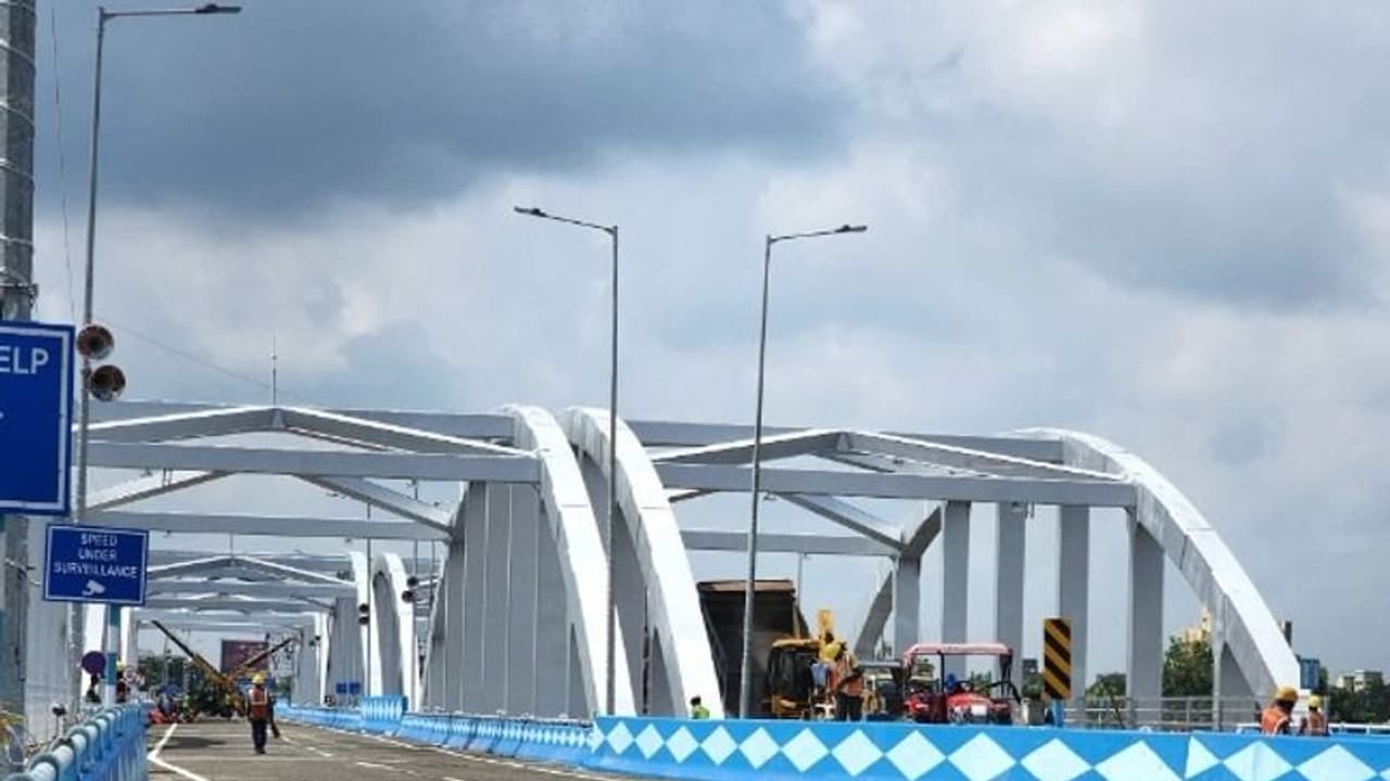 আড়াই বছর পর স্বস্তি উত্তর কলকাতার শহরতলির, মমতা বন্দ্যোপাধ্য়ায়ের হাতে উদ্বোধন টালা ব্রিজের আড়াই বছর পর স্বস্তি উত্তর কলকাতার শহরতলির, মমতা বন্দ্যোপাধ্য়ায়ের হাতে উদ্বোধন টালা ব্রিজের