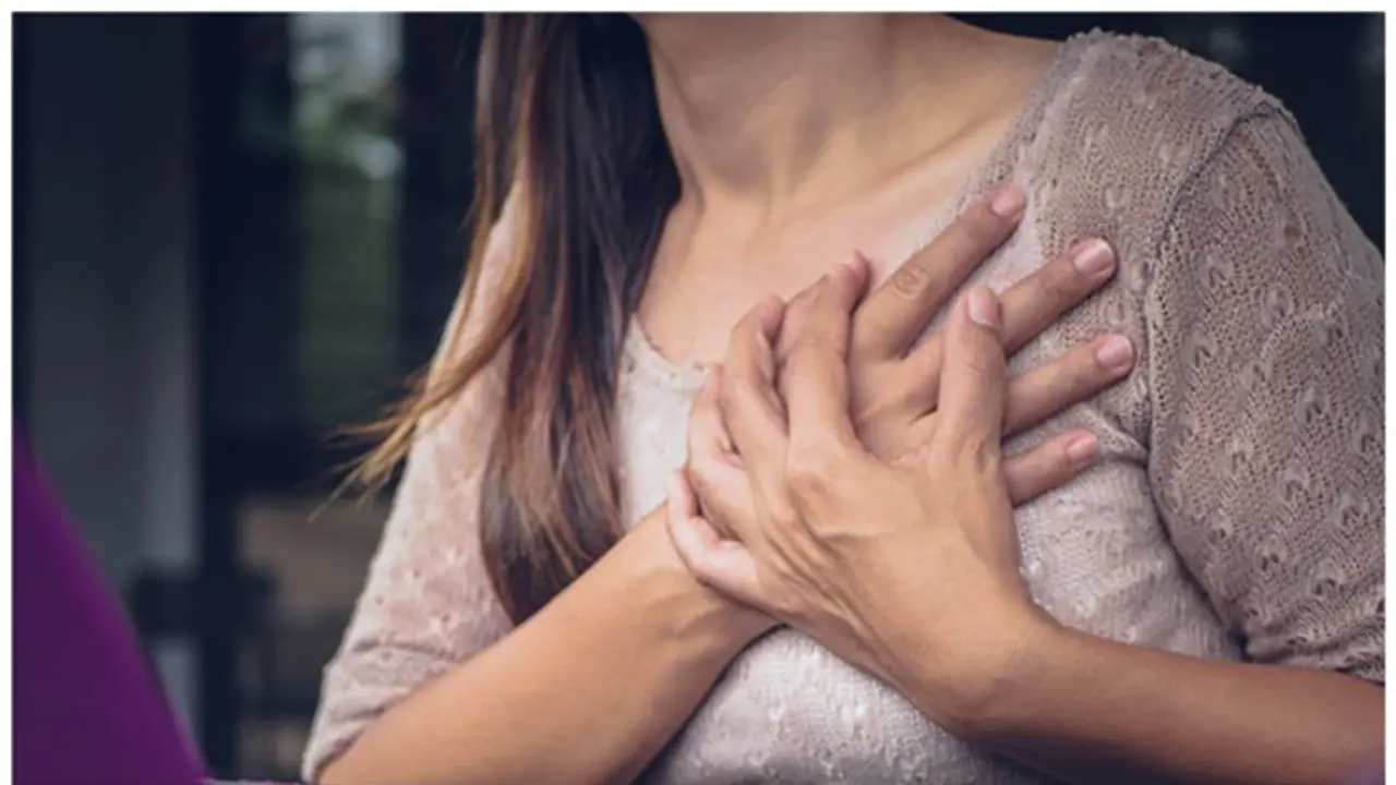 கபடி விளையாடிக் கொண்டிருந்த போது திடீர் மாரடைப்பு.! 10ம் வகுப்பு மாணவி சரிந்து விழுந்து உயிரிழப்பு.!