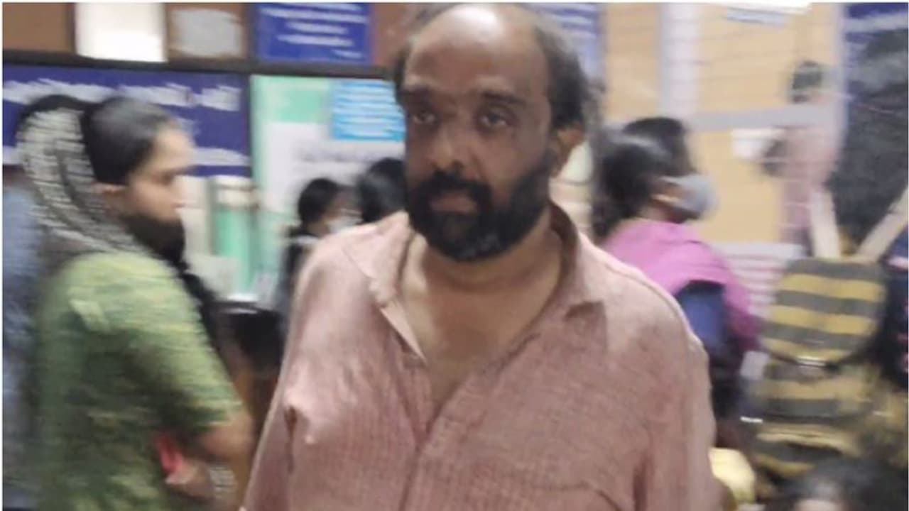 സ്പെഷല് ക്ലാസെന്ന വ്യാജേന വിളിച്ചുവരുത്തി വിദ്യാര്ഥിയെ പീഡിപ്പിച്ചു; തൃശൂരില് അധ്യാപകന് അറസ്റ്റില് സ്പെഷല് ക്ലാസെന്ന വ്യാജേന വിളിച്ചുവരുത്തി വിദ്യാര്ഥിയെ പീഡിപ്പിച്ചു; തൃശൂരില് അധ്യാപകന് അറസ്റ്റില്