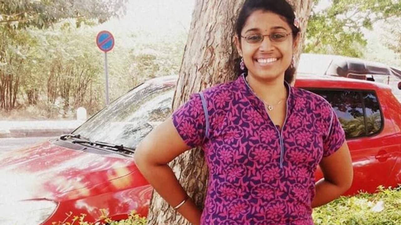 தமிழகத்தை அதிர செய்த சுவாதி கொலை வழக்கு.. சென்னை உயர்நீதிமன்றம் அதிரடி தமிழகத்தை அதிர செய்த சுவாதி கொலை வழக்கு.. சென்னை உயர்நீதிமன்றம் அதிரடி