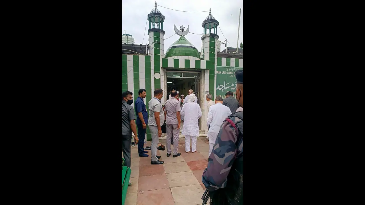 ರೈಲ್ವೇ ಇಲಾಖೆ ಸ್ಥಳದಲ್ಲಿ ಅಕ್ರಮ ಮಸೀದಿ ನಿರ್ಮಾಣ, 15 ದಿನದೊಳಗೆ ತೆರವುಗೊಳಿಸಲು ನೋಟಿಸ್! ರೈಲ್ವೇ ಇಲಾಖೆ ಸ್ಥಳದಲ್ಲಿ ಅಕ್ರಮ ಮಸೀದಿ ನಿರ್ಮಾಣ, 15 ದಿನದೊಳಗೆ ತೆರವುಗೊಳಿಸಲು ನೋಟಿಸ್!