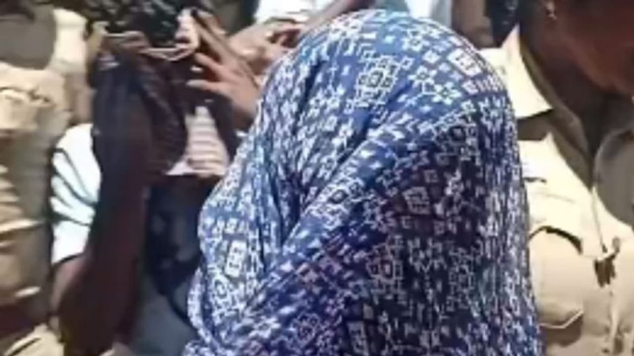 மசாஜ் செய்தே பிரபு என்னை மடக்கினார்! கொலை செய்தது ஏன்? 2 கள்ளக்காதலனுடன் கைதான பெண் கொடுத்த பகீர் வாக்குமூலம் மசாஜ் செய்தே பிரபு என்னை மடக்கினார்! கொலை செய்தது ஏன்? 2 கள்ளக்காதலனுடன் கைதான பெண் கொடுத்த பகீர் வாக்குமூலம்