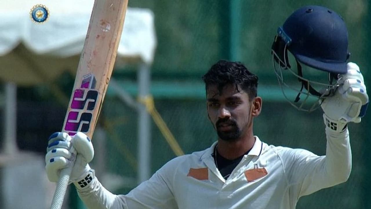 Duleep Trophy Final: ಬಾಬಾ ಇಂದ್ರಜಿತ್ ಶತಕ, ದಕ್ಷಿಣ ವಲಯಕ್ಕೆ ಇನಿಂಗ್ಸ್ ಮುನ್ನಡೆ Duleep Trophy Final: ಬಾಬಾ ಇಂದ್ರಜಿತ್ ಶತಕ, ದಕ್ಷಿಣ ವಲಯಕ್ಕೆ ಇನಿಂಗ್ಸ್ ಮುನ್ನಡೆ