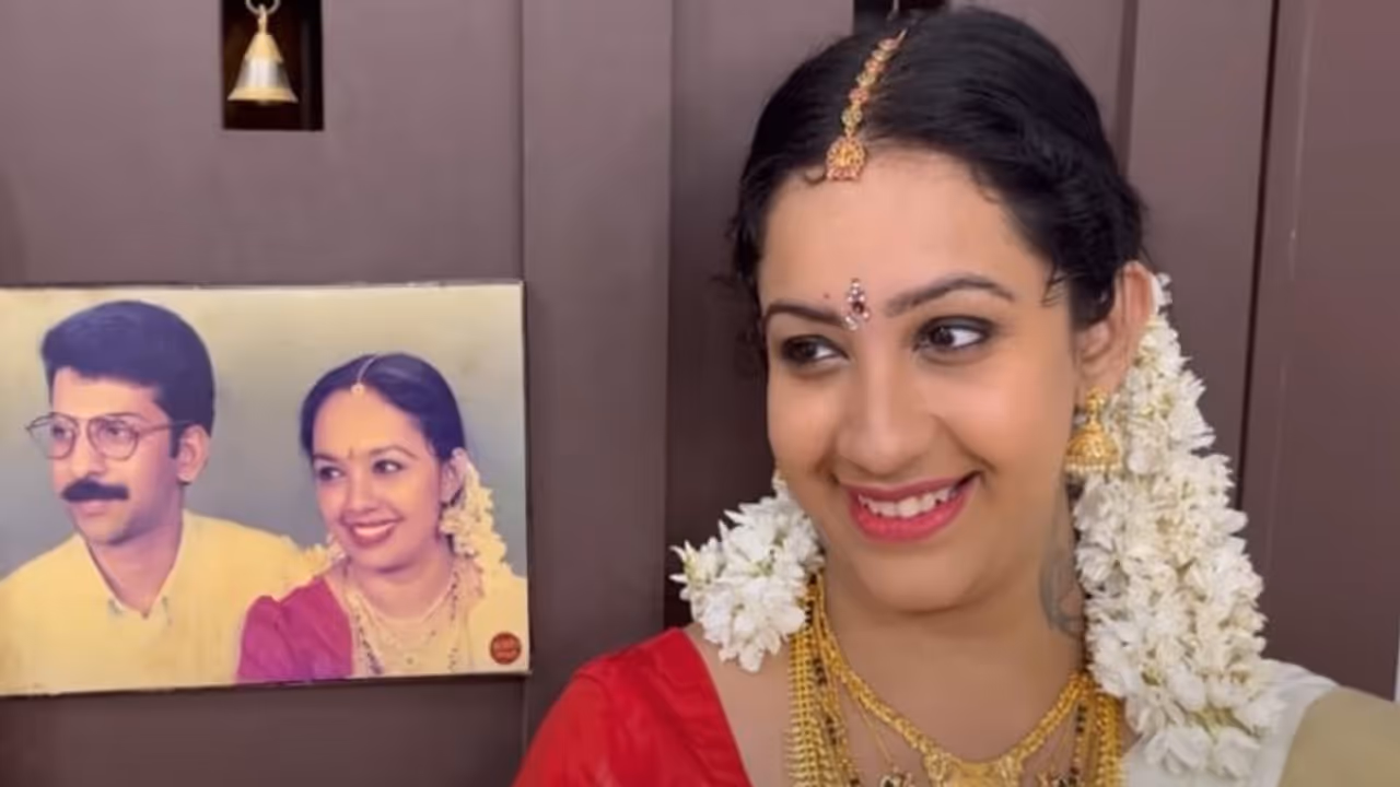 'മമ്മി ആന്‍ഡ് മീ'; അമ്മയെപ്പോലെ വധുവായി സൗഭാഗ്യ; വീഡിയോ 