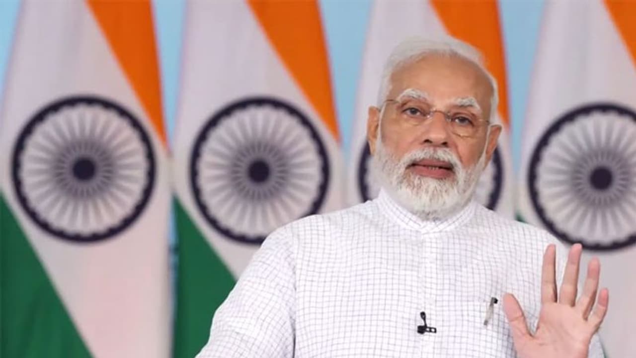 pm modi: பிரதமர் மோடி நாளை முதல் 3 நாட்கள் குஜராத் பயணம்: நாட்டின் முதல் சோலார் கிராமத்தை அறிவிக்கிறார்