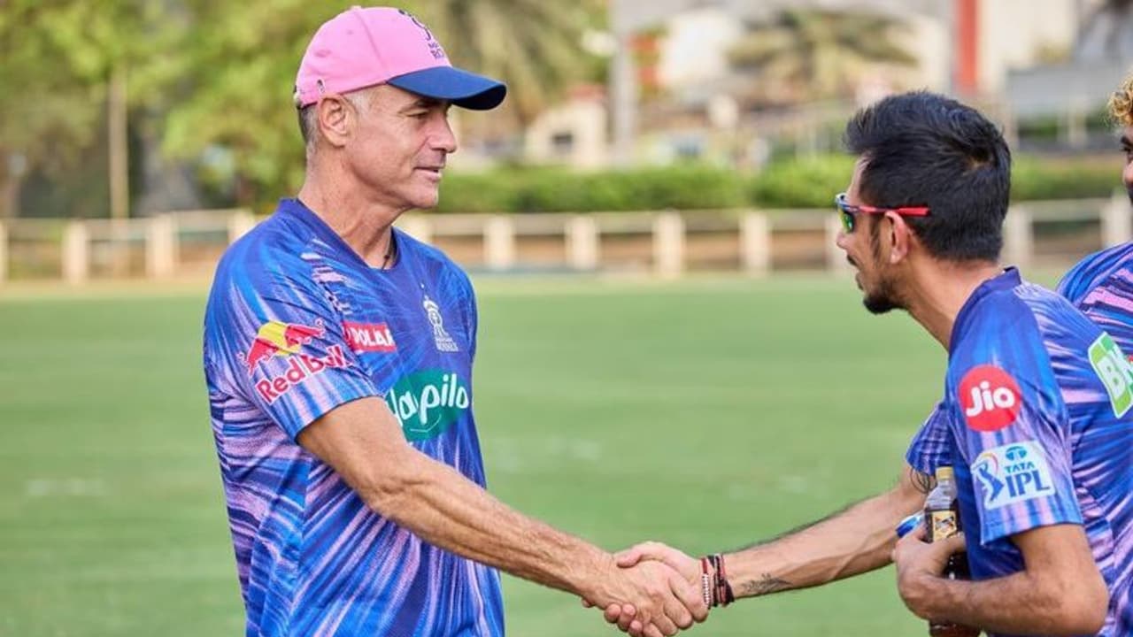 IND V/S AUS: तकनीकी नहीं मानसिक समस्या से जूझ रही इंडियन बॉलिंग, पैडी अप्टन की मौजूदगी में हुई इमरजेंसी मीटिंग IND V/S AUS: तकनीकी नहीं मानसिक समस्या से जूझ रही इंडियन बॉलिंग, पैडी अप्टन की मौजूदगी में हुई इमरजेंसी मीटिंग