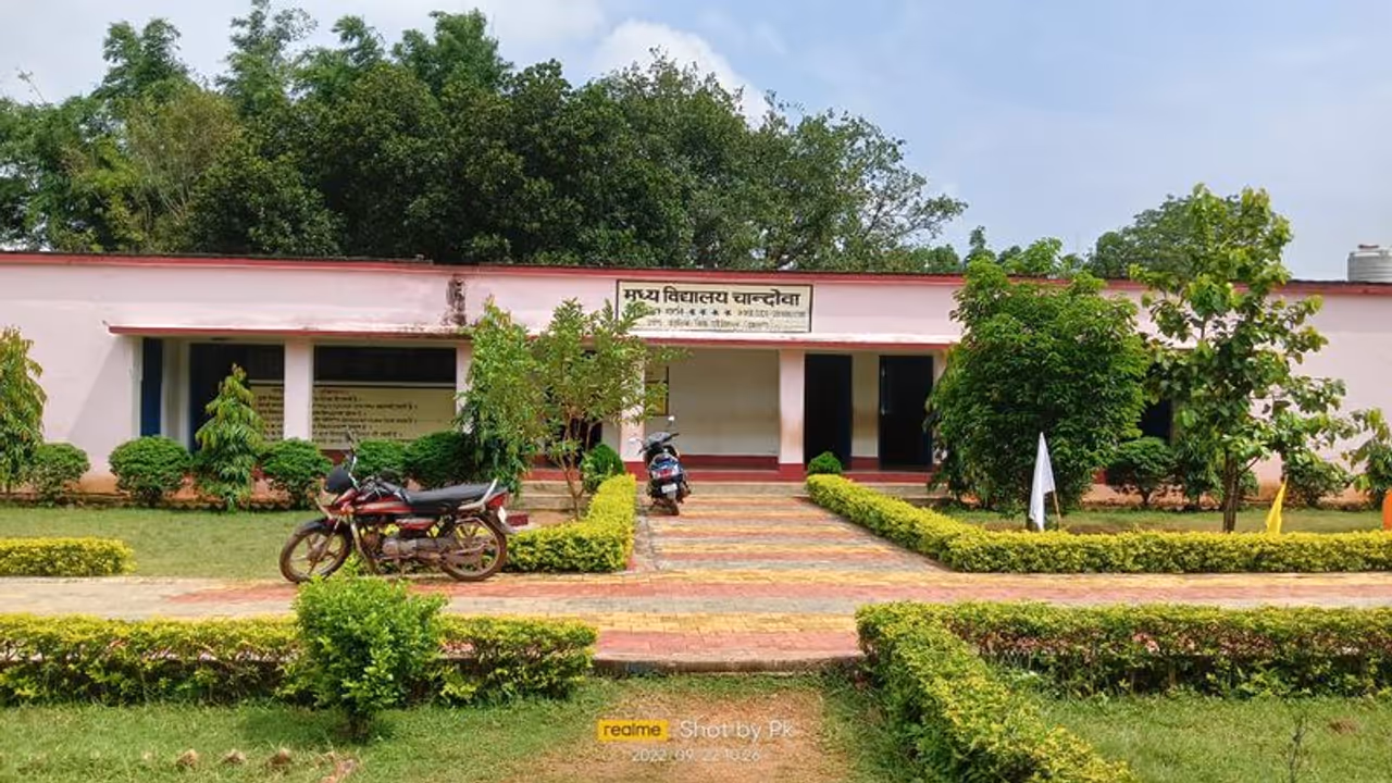 एक ऐसा सरकारी स्कूल जो सफाई में प्राइवेट स्कूलों को दे रहा मात, टीचर अपने खर्च से कर रहे मेंटेन एक ऐसा सरकारी स्कूल जो सफाई में प्राइवेट स्कूलों को दे रहा मात, टीचर अपने खर्च से कर रहे मेंटेन