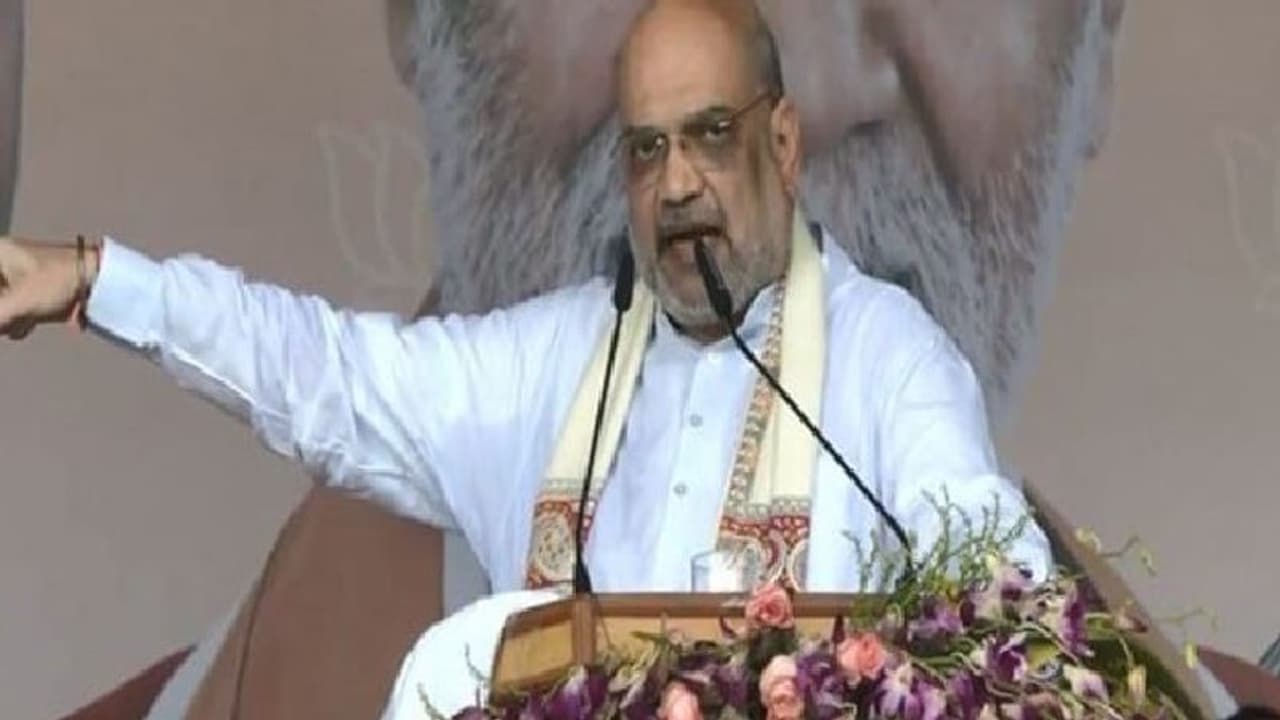 पूर्णिया पहुंचे अमित शाह: 'प्रधानमंत्री बनने के लिए नीतीश राजद की गोदी में बैठे हैं'...लालू जी बचकर रहना पूर्णिया पहुंचे अमित शाह: 'प्रधानमंत्री बनने के लिए नीतीश राजद की गोदी में बैठे हैं'...लालू जी बचकर रहना