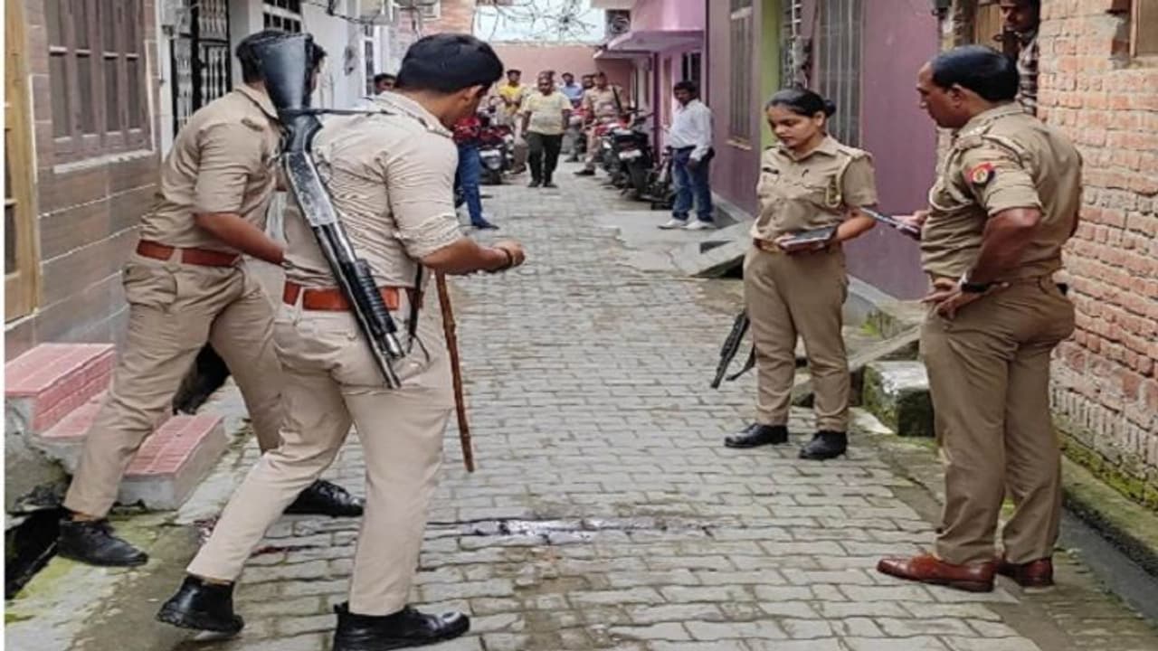 पीलीभीत: मामूली विवाद में महिला की पीट पीट कर हत्या, दो बेटे घायल, पीड़ित परिवार ने पुलिस पर लगाए गंभीर आरोप