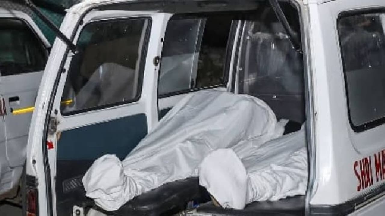 हिमाचल में न्यू मैरिड कपल ने एक साथ किया सुसाइड, पति पत्नी की मौत पर सस्पेंस बरकरार हिमाचल में न्यू मैरिड कपल ने एक साथ किया सुसाइड, पति पत्नी की मौत पर सस्पेंस बरकरार