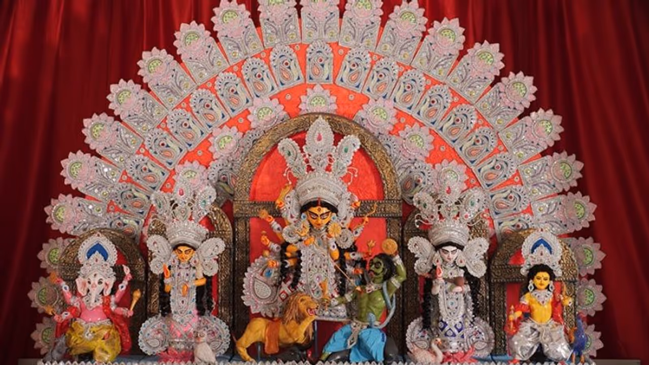 ঢাকের বাদ্যি সুদূর জার্মানিতেও, দুর্গাভিলের উদ্যোগে বিদেশের মাটিতেও 'আগমণী'র তোড়জোড় ঢাকের বাদ্যি সুদূর জার্মানিতেও, দুর্গাভিলের উদ্যোগে বিদেশের মাটিতেও 'আগমণী'র তোড়জোড়