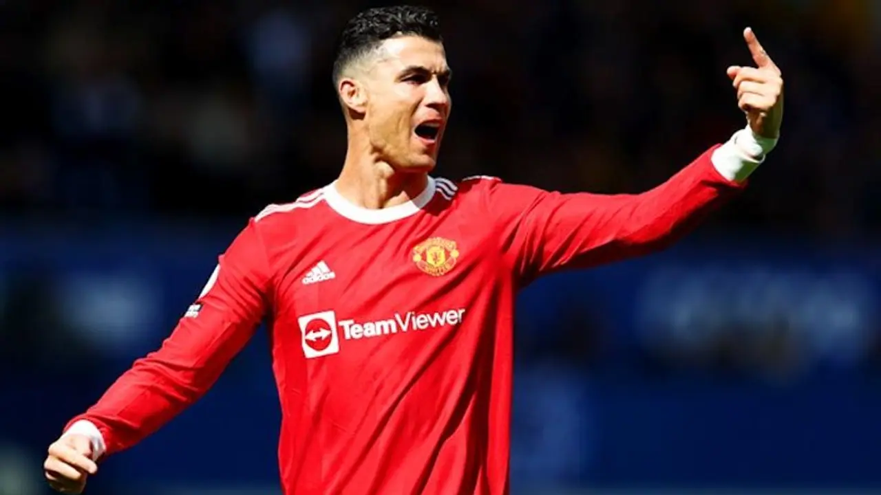 Man United icon Ronaldo and FA trolled after being charged for April's phone smashing incident at Everton Man United icon Ronaldo and FA trolled after being charged for April's phone smashing incident at Everton