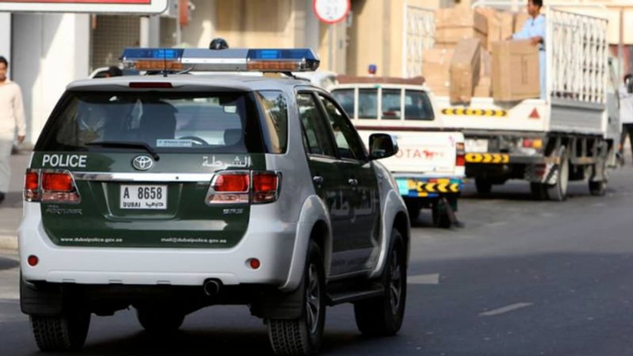 ജോലി ചെയ്യുന്ന സ്ഥാപനത്തില് നിന്ന് പണം മോഷ്ടിച്ചു; അഞ്ച് പ്രവാസികള് പിടിയില് ജോലി ചെയ്യുന്ന സ്ഥാപനത്തില് നിന്ന് പണം മോഷ്ടിച്ചു; അഞ്ച് പ്രവാസികള് പിടിയില്