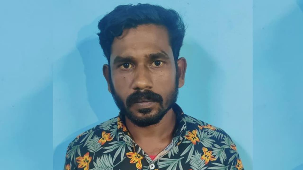 സ്കൂൾ ബാത്റൂമിൽ പീഡനം, സിസിടിവി നിർണായകമായി; സുന്ദരിയമ്മ കേസിൽ രക്ഷപ്പെട്ട 'കുപ്രസിദ്ധ പയ്യൻ' അറസ്റ്റിൽ സ്കൂൾ ബാത്റൂമിൽ പീഡനം, സിസിടിവി നിർണായകമായി; സുന്ദരിയമ്മ കേസിൽ രക്ഷപ്പെട്ട 'കുപ്രസിദ്ധ പയ്യൻ' അറസ്റ്റിൽ