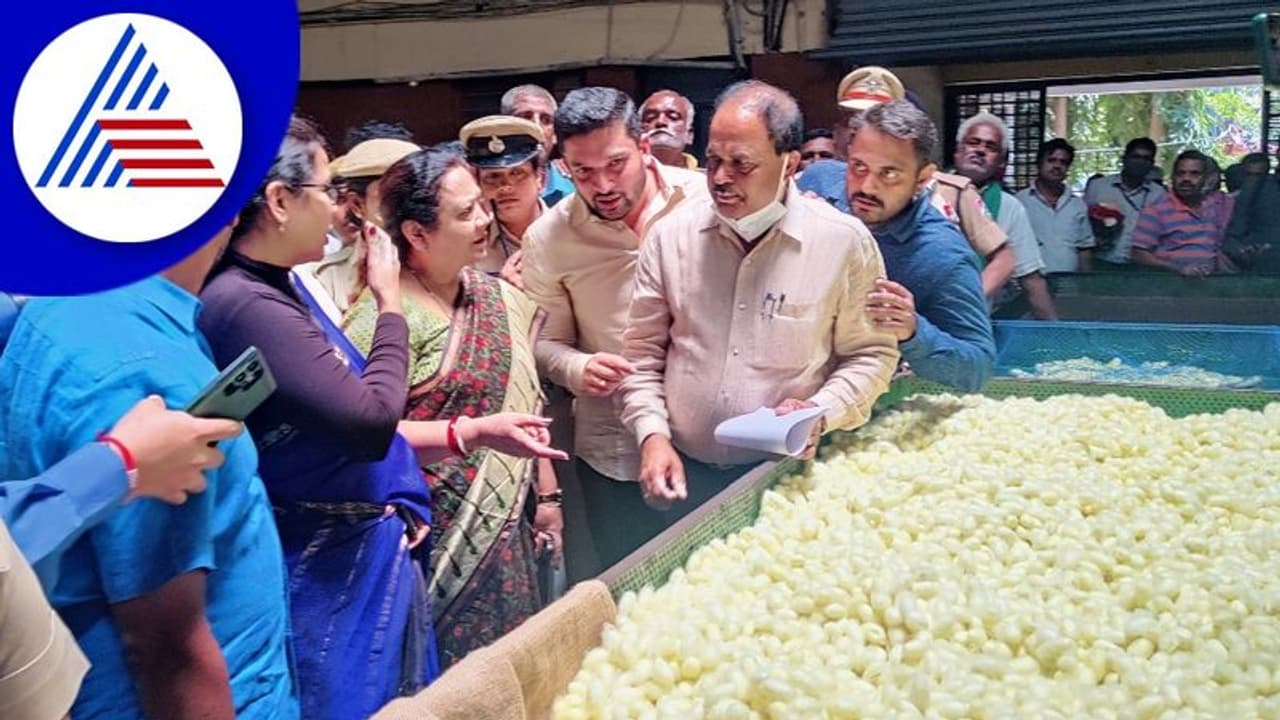 Ramanagara: ರೇಷ್ಮೆಗೆ ಜಾಗತಿಕ ಮಾರುಕಟ್ಟೆ ಸೃಷ್ಟಿಸುವ ಪ್ರಯತ್ನ: ಕೇಂದ್ರ ಸಚಿವೆ ದರ್ಶನ ಜರ್ದೋಶ್ Ramanagara: ರೇಷ್ಮೆಗೆ ಜಾಗತಿಕ ಮಾರುಕಟ್ಟೆ ಸೃಷ್ಟಿಸುವ ಪ್ರಯತ್ನ: ಕೇಂದ್ರ ಸಚಿವೆ ದರ್ಶನ ಜರ್ದೋಶ್