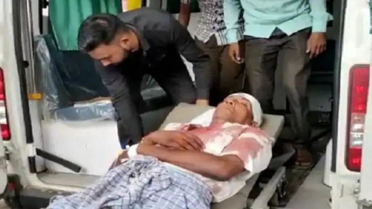 सीतापुर: क्लास में राउंड लगा रहे स्कूल प्रिंसिपल पर की गई ताबड़तोड़ फायरिंग, इस बात से नाराज था छात्र सीतापुर: क्लास में राउंड लगा रहे स्कूल प्रिंसिपल पर की गई ताबड़तोड़ फायरिंग, इस बात से नाराज था छात्र