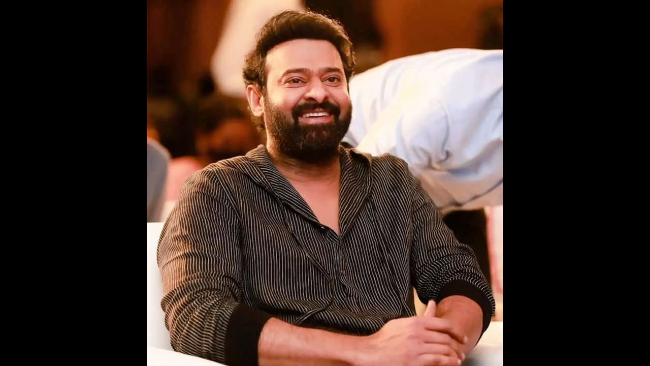 #Prabhas: గిన్నీస్ రికార్డ్ కు ప్రయత్నిస్తున్న ప్రభాస్ ఫ్యాన్స్, ఎలాగంటే.. #Prabhas: గిన్నీస్ రికార్డ్ కు ప్రయత్నిస్తున్న ప్రభాస్ ఫ్యాన్స్, ఎలాగంటే..