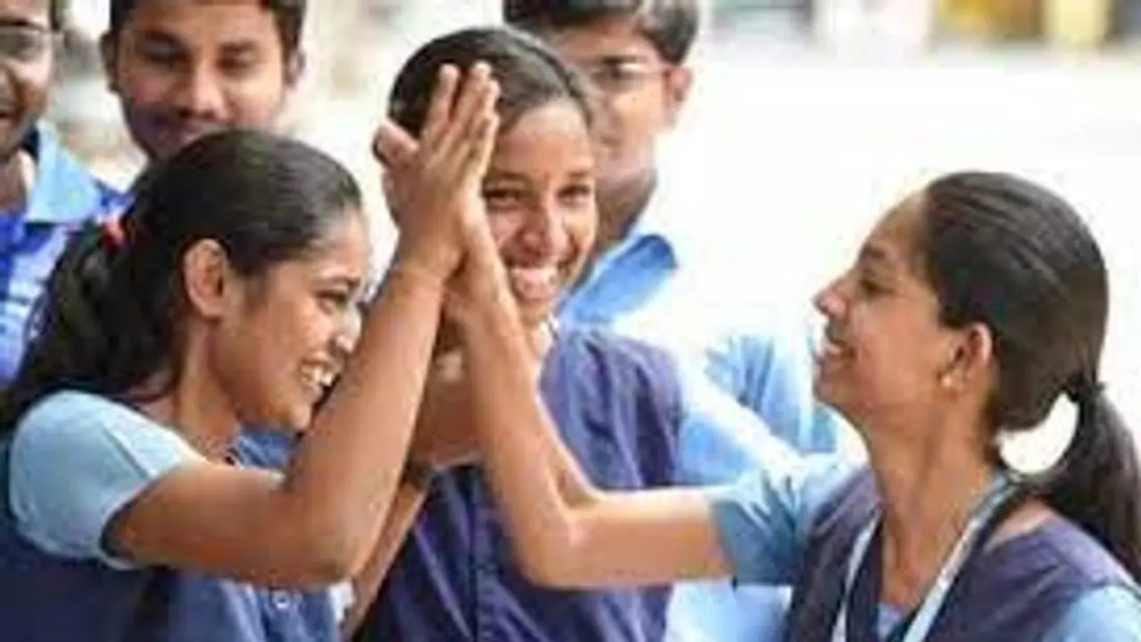 வெயிலால் பள்ளிகளுக்கு விடப்பட்ட விடுமுறை.! ஈடு செய்ய பள்ளிகள் செயல்படும் 9 சனிக்கிழமைகளின் பட்டியல் வெளியீடு 