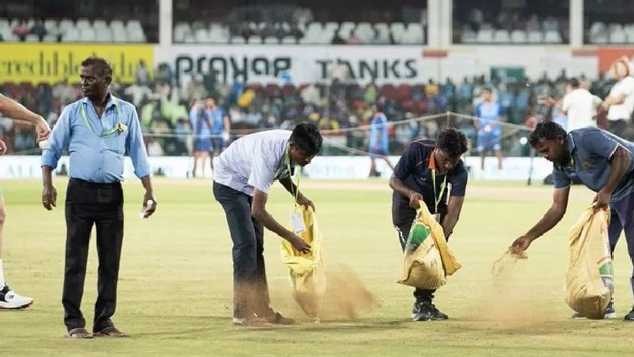 Ind vs Aus ನಾಗ್ಪುರ ಗ್ರೌಂಡ್ಮ್ಯಾನ್ಗಳ ಕುರಿತಾದ ಹಾರ್ದಿಕ್ ಪಾಂಡ್ಯ ಟ್ವೀಟ್ ವೈರಲ್..! Ind vs Aus ನಾಗ್ಪುರ ಗ್ರೌಂಡ್ಮ್ಯಾನ್ಗಳ ಕುರಿತಾದ ಹಾರ್ದಿಕ್ ಪಾಂಡ್ಯ ಟ್ವೀಟ್ ವೈರಲ್..!