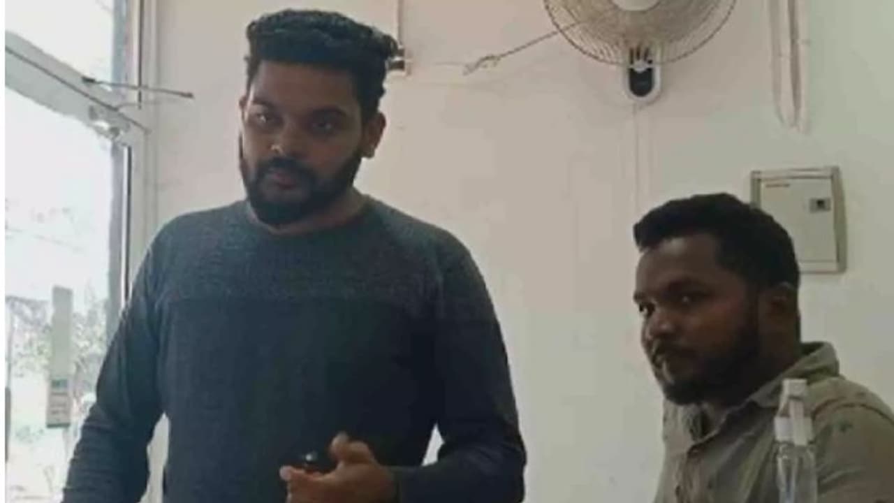 kerala harthal: கேரள கடைக்காரரின் துணிச்சல் ! பிஎப்ஐ அமைப்பு ஹர்தாலுக்கு எதிராக கடையைத் திறந்து வியாபாரம்