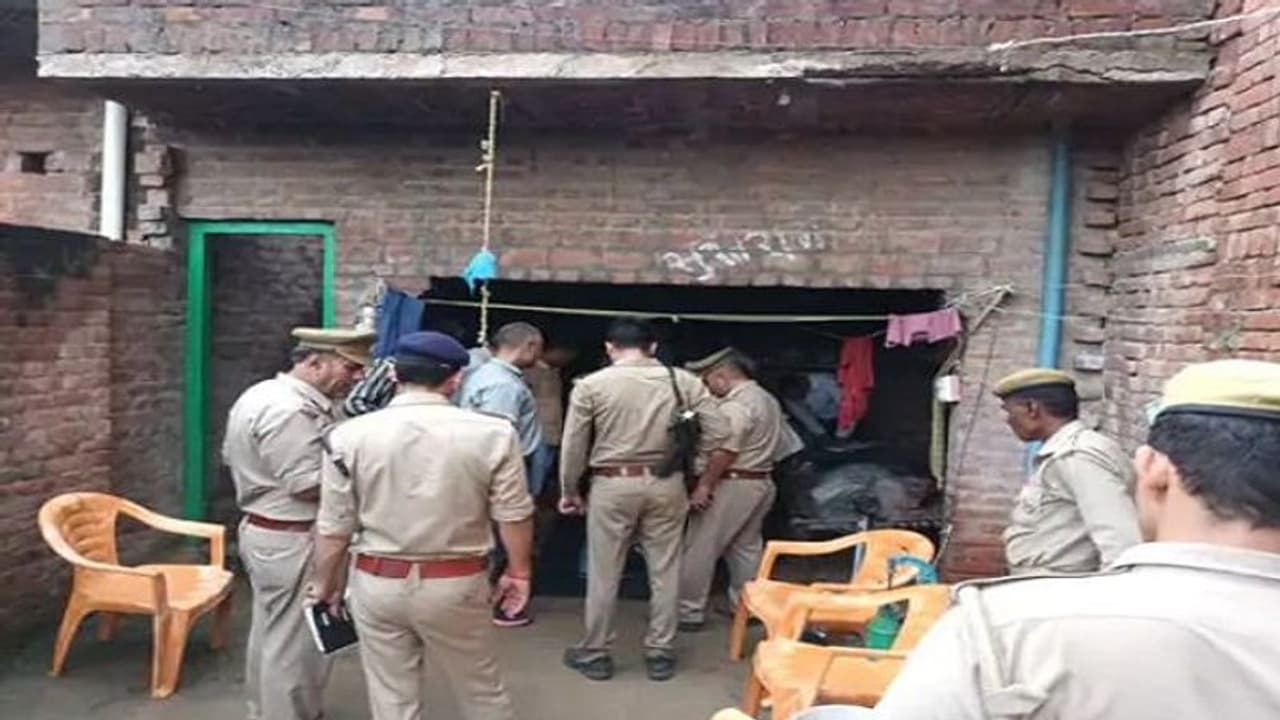 फिरोजाबाद में 4 बीघे जमीन के लिए बड़े भाई की बेरहमी से की हत्या, इस हालत में शव देख ग्रामीण भी रह गए दंग फिरोजाबाद में 4 बीघे जमीन के लिए बड़े भाई की बेरहमी से की हत्या, इस हालत में शव देख ग्रामीण भी रह गए दंग