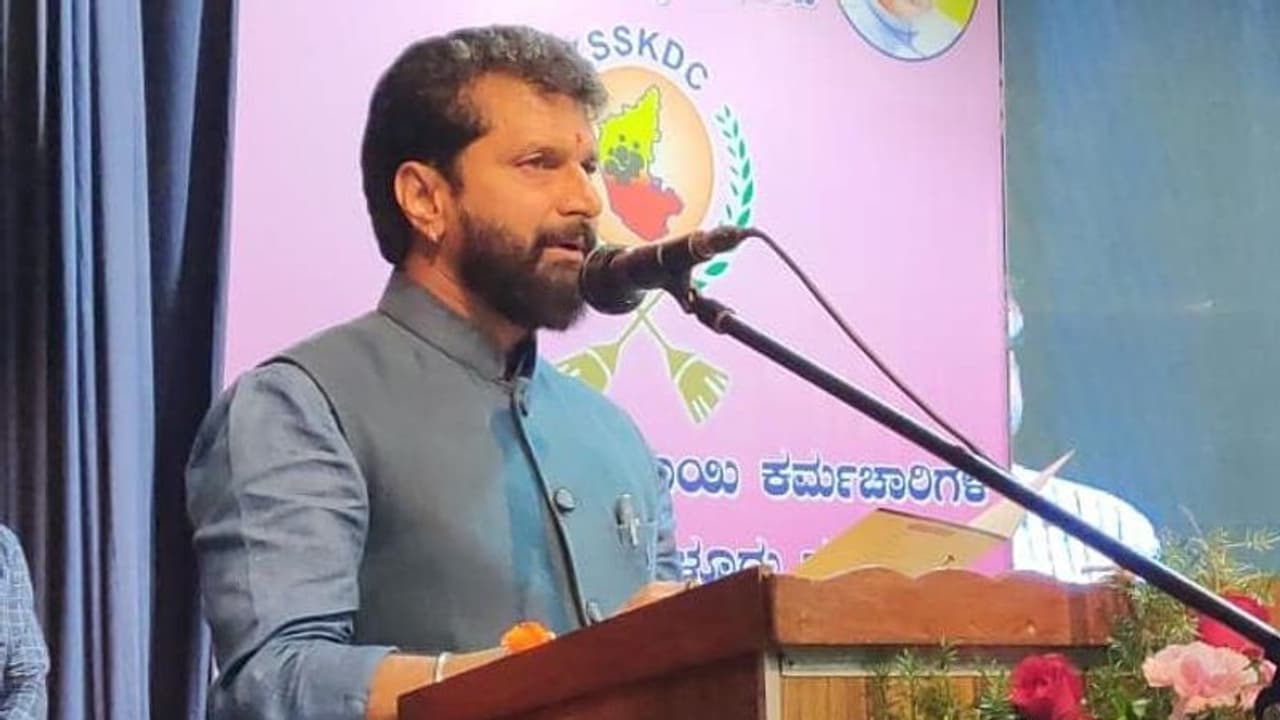 Chikkamagaluru: ಕಾಂಗ್ರೆಸ್ಸಿನ ಪೇಸಿಎಂ ಪೇ ಪೋಸ್ಟರ್ಗೆ ಸಿ.ಟಿ.ರವಿ ಟಾಂಗ್ Chikkamagaluru: ಕಾಂಗ್ರೆಸ್ಸಿನ ಪೇಸಿಎಂ ಪೇ ಪೋಸ್ಟರ್ಗೆ ಸಿ.ಟಿ.ರವಿ ಟಾಂಗ್