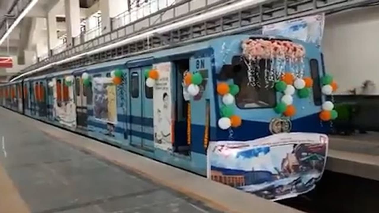 পুজোর আগেই গড়াল মেট্রোর চাকা, নিউ গড়িয়া থেকে রুবি পর্যন্ত শুরু হল ট্রায়াল রান 