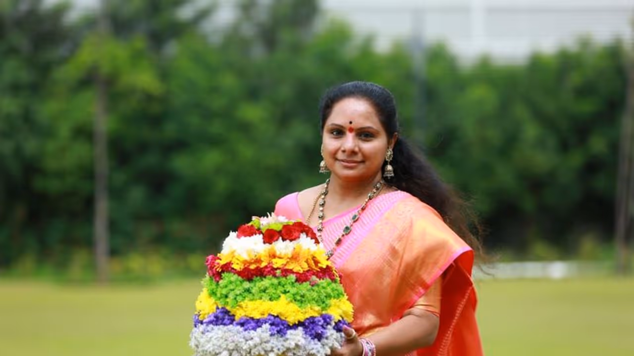 రూమర్స్: కవితను కెసీఆర్ పక్కన పెడుతున్నారా? రూమర్స్: కవితను కెసీఆర్ పక్కన పెడుతున్నారా?