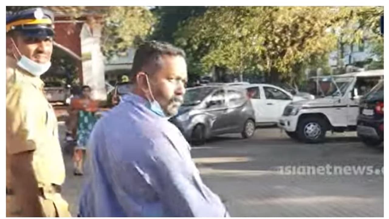 സ്വന്തം കക്ഷിയെ വഞ്ചിച്ച് ആറര ലക്ഷം രൂപ തട്ടിയെടുത്തു; തിരുവനന്തപുരത്ത് അഭിഭാഷകന് അറസ്റ്റില് സ്വന്തം കക്ഷിയെ വഞ്ചിച്ച് ആറര ലക്ഷം രൂപ തട്ടിയെടുത്തു; തിരുവനന്തപുരത്ത് അഭിഭാഷകന് അറസ്റ്റില്