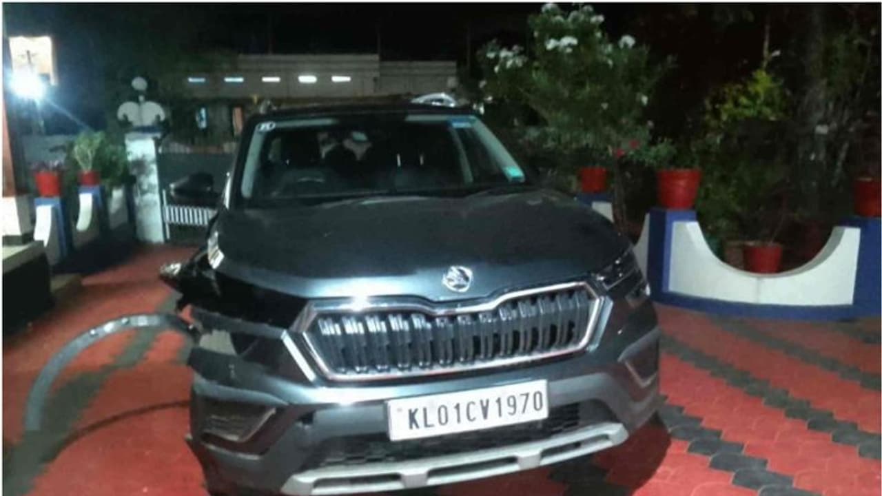 ബൈക്ക് യാത്രക്കാരെ ഇടിച്ച് നിര്ത്താതെ പോയി, കാര് പിടികൂടി, ഡ്രൈവര് ഓടിരക്ഷപ്പെട്ടു ബൈക്ക് യാത്രക്കാരെ ഇടിച്ച് നിര്ത്താതെ പോയി, കാര് പിടികൂടി, ഡ്രൈവര് ഓടിരക്ഷപ്പെട്ടു