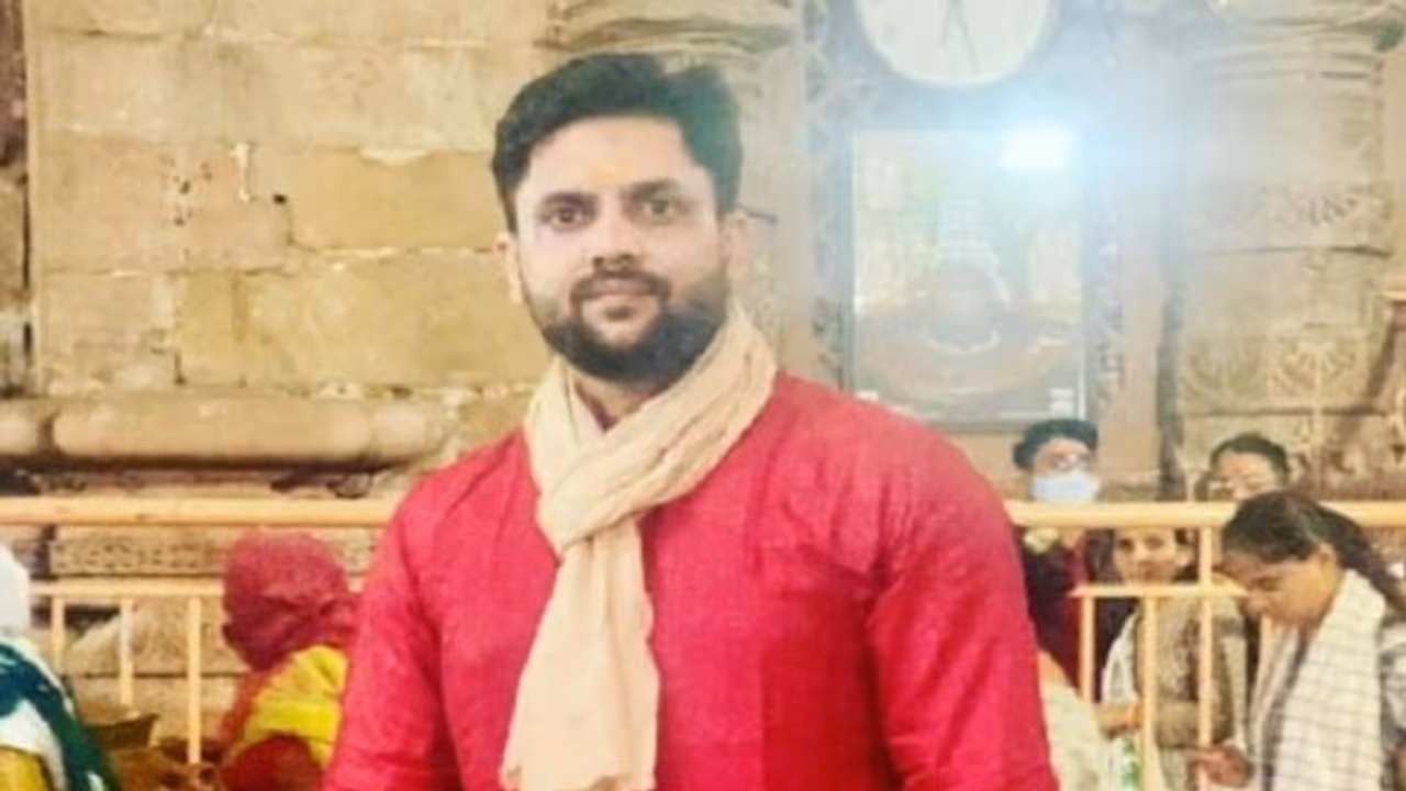 PWD इंजीनियर भगवान तुम्हें कभी माफ नहीं करेगा...लिखकर फांसी के फंदे से लटका ठेकेदार, भाई ने की जांच की मांग PWD इंजीनियर भगवान तुम्हें कभी माफ नहीं करेगा...लिखकर फांसी के फंदे से लटका ठेकेदार, भाई ने की जांच की मांग