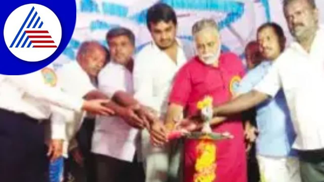 ರಾಜ್ಯ ಸರ್ಕಾರದಿಂದ ಪೌರಕಾರ್ಮಿಕರ ಹಿತರಕ್ಷಣೆ; ಸಚಿವ ಬಿ.ಸಿ.ನಾಗೇಶ್ ರಾಜ್ಯ ಸರ್ಕಾರದಿಂದ ಪೌರಕಾರ್ಮಿಕರ ಹಿತರಕ್ಷಣೆ; ಸಚಿವ ಬಿ.ಸಿ.ನಾಗೇಶ್