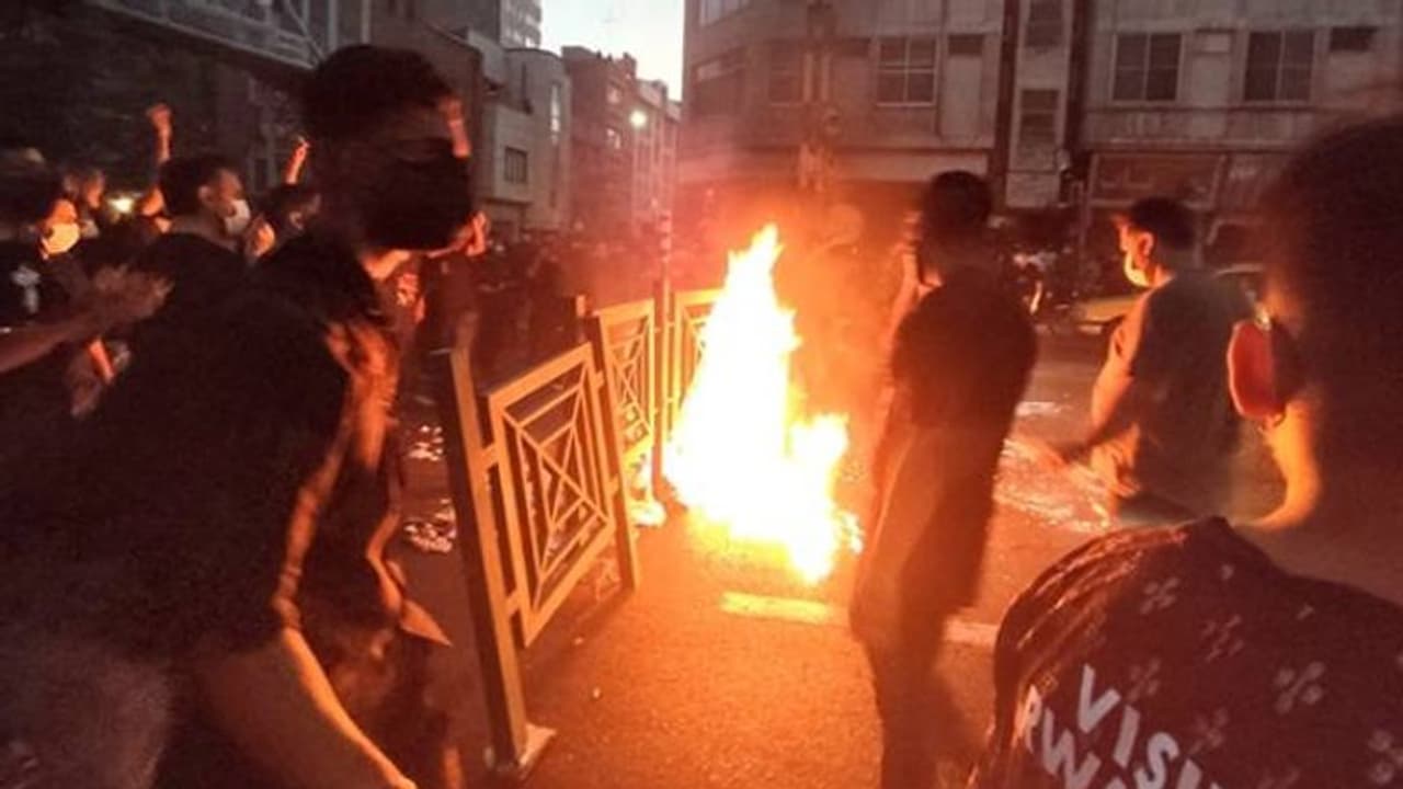 ഇറാനിൽ ആളിപ്പടരുന്ന പ്രതിഷേധം; മരിച്ചവരുടെ എണ്ണം 41 ആയി, സ്ത്രീകളുൾപ്പെടെ 700 ഓളം പേര്‍ കസ്റ്റഡിയിൽ