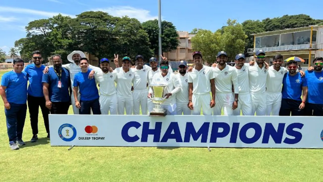 Duleep Trophy: వెస్ట్ జోన్దే దులీప్ ట్రోఫీ.. చిత్తుగా ఓడిన సౌత్ జోన్ Duleep Trophy: వెస్ట్ జోన్దే దులీప్ ట్రోఫీ.. చిత్తుగా ఓడిన సౌత్ జోన్
