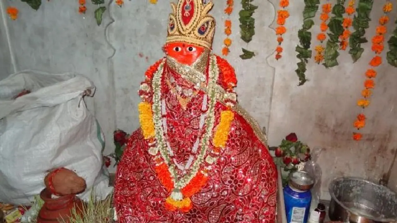 नवरात्रि से पहले मंदिर की करोड़ों की जमीन बेचकर भाग गया पुजारी, मां ने ऐसा चमत्कार रचा जिसे देख पुलिस भी हैरान