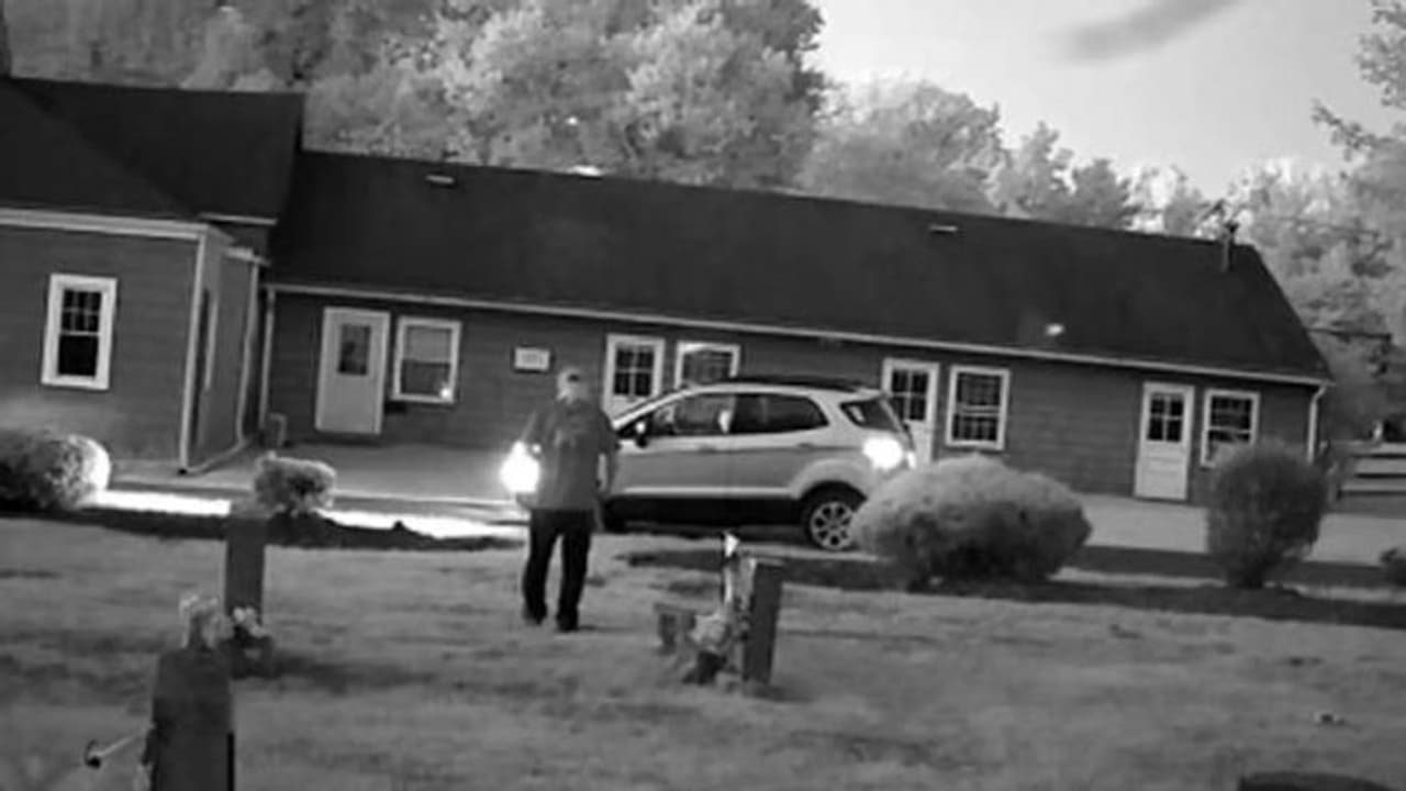 എല്ലാ ദിവസവും ഭാര്യയ്ക്കൊപ്പം മുൻഭാര്യയുടെ കല്ലറയിലെത്തും, മൂത്രമൊഴിച്ച് തിരികെ പോകും... എല്ലാ ദിവസവും ഭാര്യയ്ക്കൊപ്പം മുൻഭാര്യയുടെ കല്ലറയിലെത്തും, മൂത്രമൊഴിച്ച് തിരികെ പോകും...