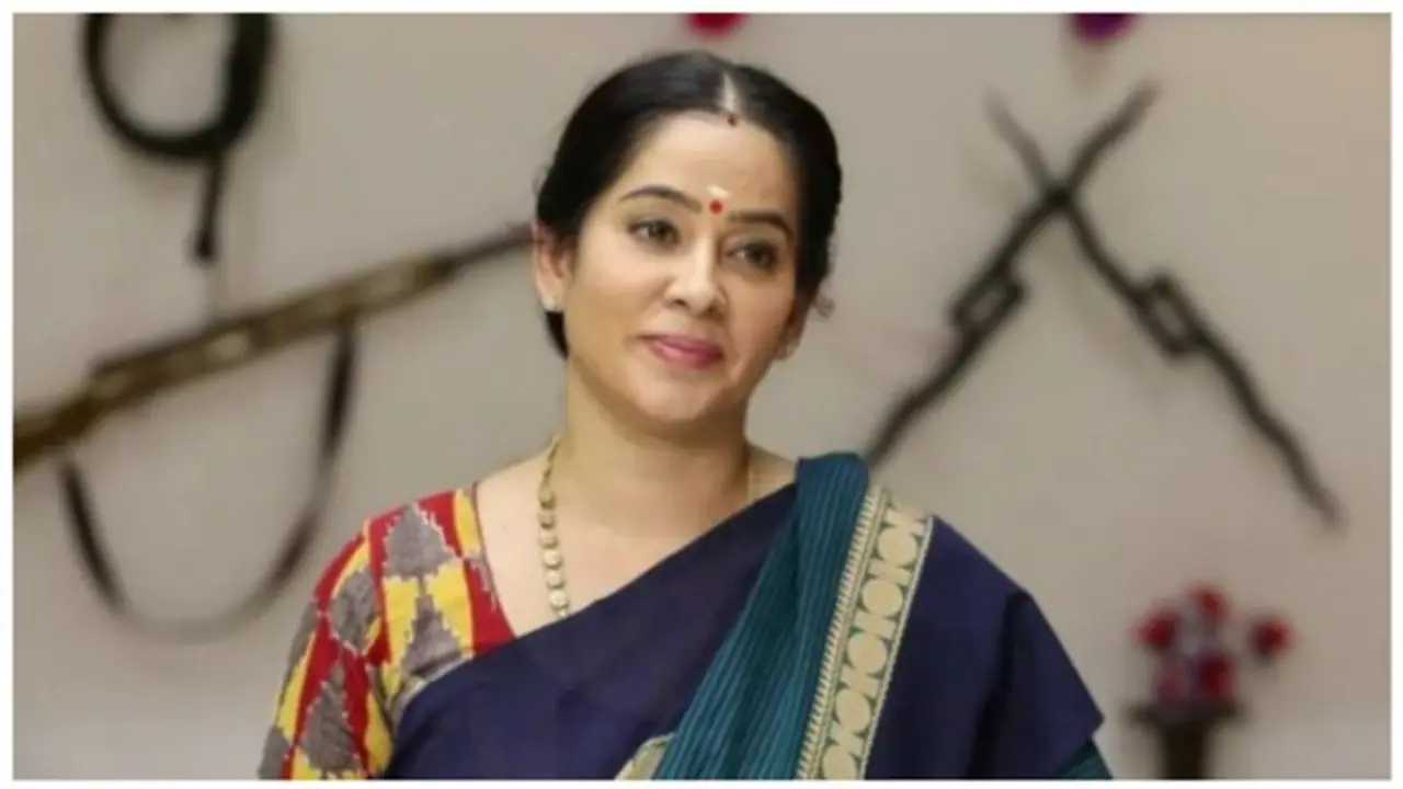 இந்த லிங்கை க்ளிக் பண்ணாதீங்க..அசிங்க படுத்திடுவாங்க...கதறி அழும் சீரியல் நடிகை